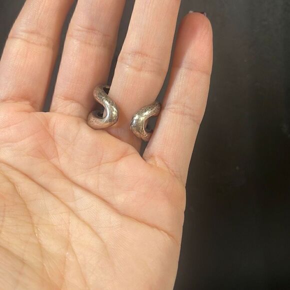 Solid Sterling Silver Avant Garde Ring - Picture 8 of 9